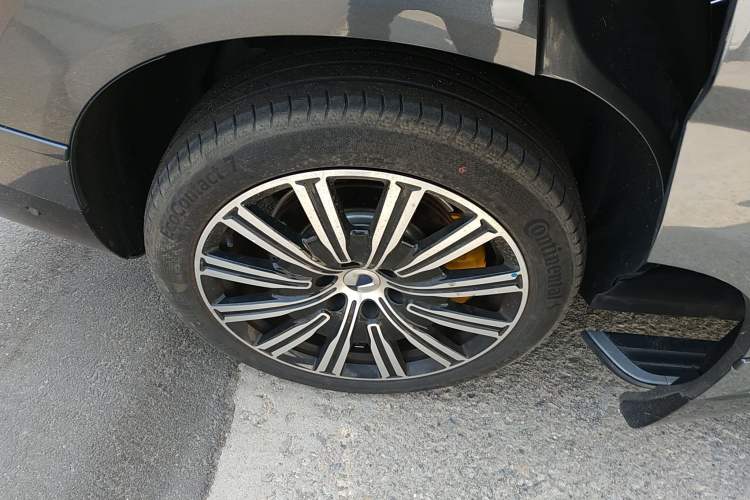 Used Denza N9 2025 Flagship Model Right Rear Wheel Hub