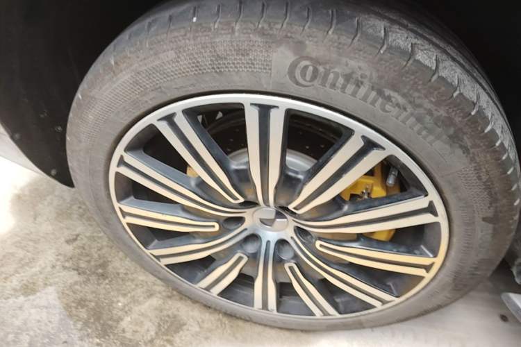 Used Denza N9 2025 Flagship Model Right Rear Wheel Hub
