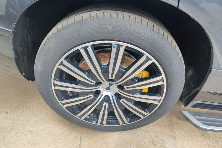 Used Denza N9 2025 Flagship Model Right Rear Wheel Hub
