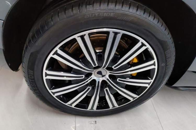 Used Denza N9 2025 Prestige Version Right Rear Wheel Hub