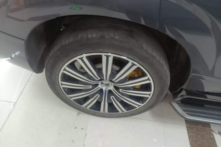 Used Denza N9 2025 Flagship Model Right Rear Wheel Hub