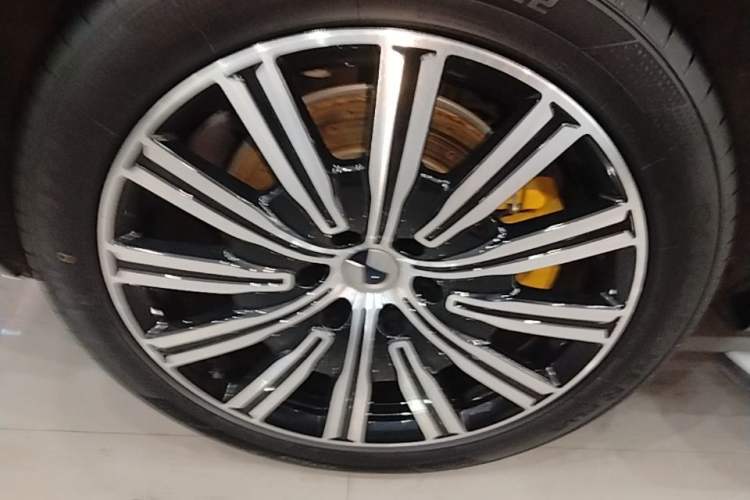 Used Denza N9 2025 Flagship Model Right Rear Wheel Hub
