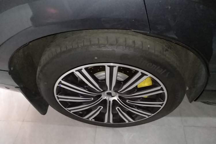 Used Denza N9 2025 Flagship Model Right Rear Wheel Hub