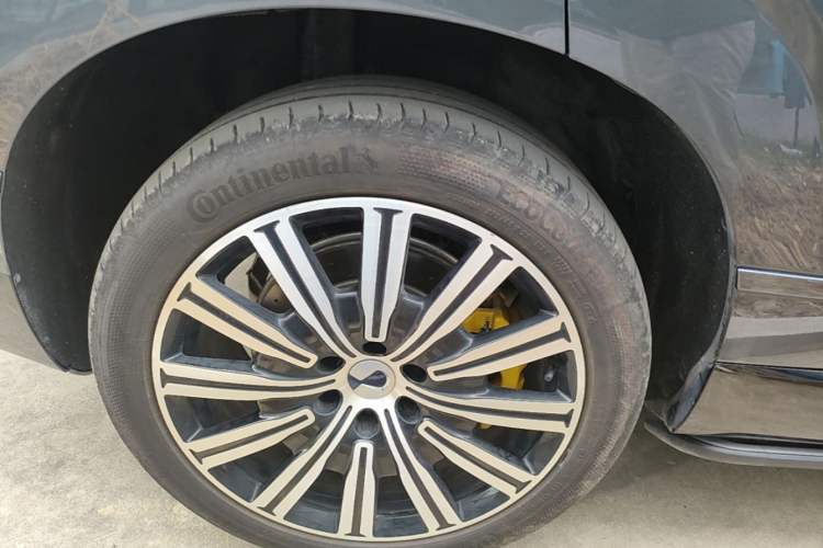 Used Denza N9 2025 Flagship Model Right Rear Wheel Hub