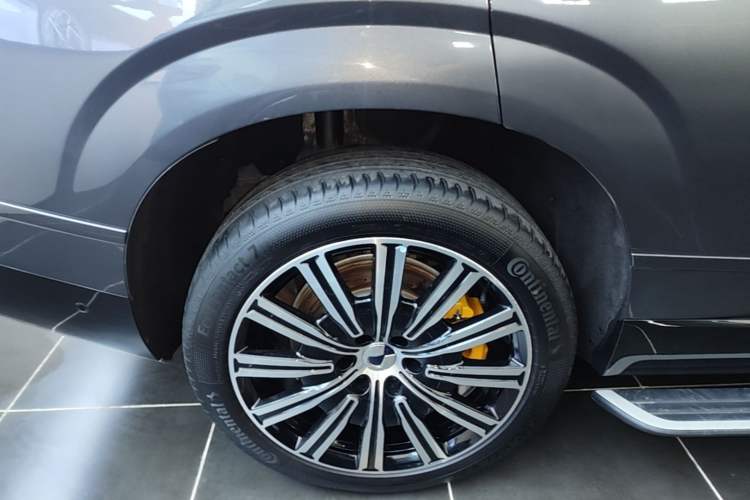 Used Denza N9 2025 Flagship Model Right Rear Wheel Hub