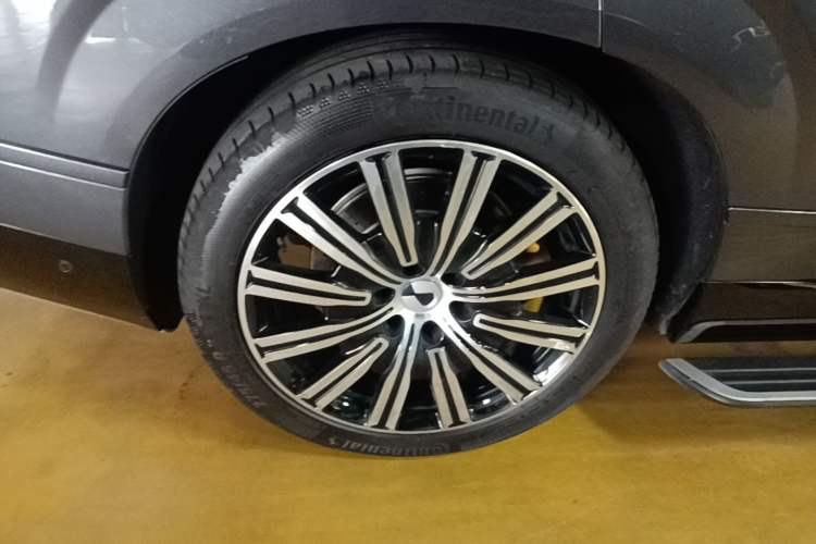 Used Denza N9 2025 Flagship Model Right Rear Wheel Hub