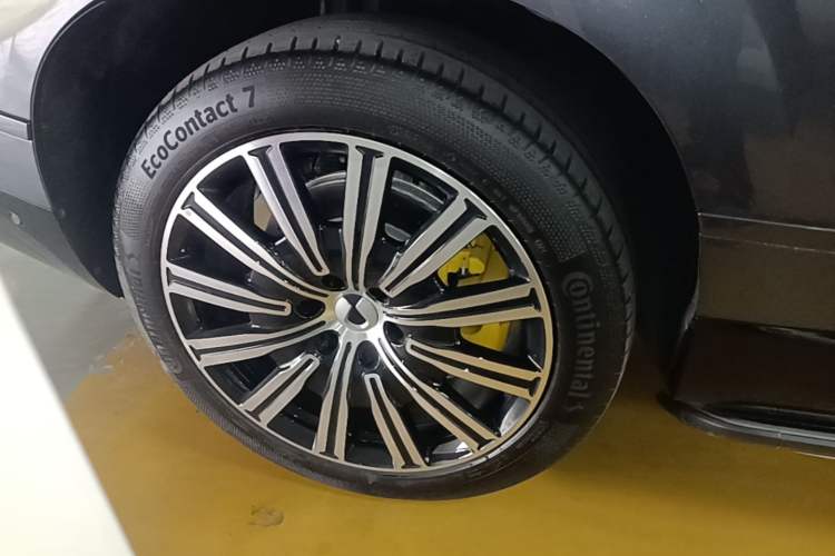 Used Denza N9 2025 Prestige Version Right Rear Wheel Hub
