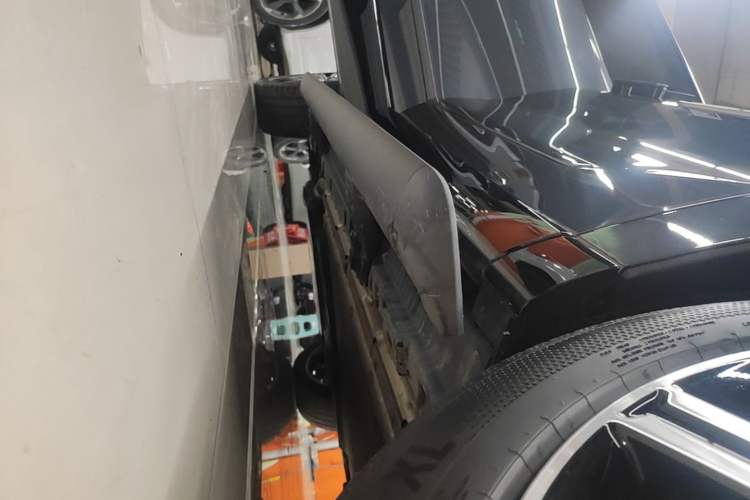 Used Denza N9 2025 Prestige Version Right Side Sill
