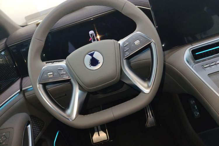 Used Denza N9 2025 Flagship Model Steering Wheel