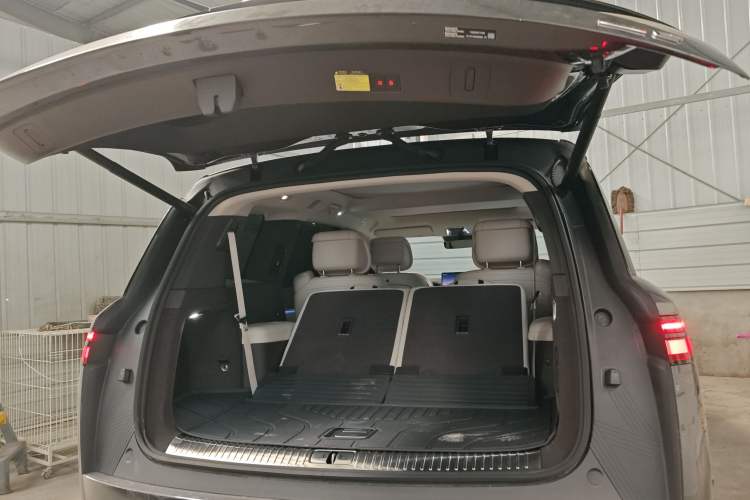 Used Denza N9 2025 Prestige Version Trunk