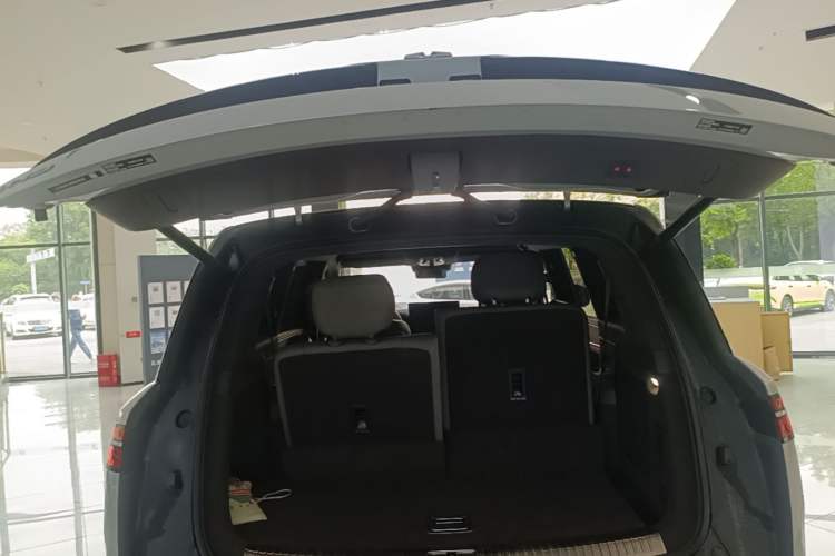 Used Denza N9 2025 Flagship Model Trunk