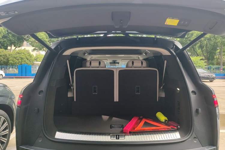 Used Denza N9 2025 Flagship Model Trunk