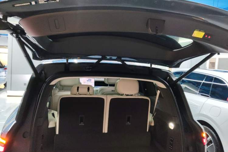 Used Denza N9 2025 Prestige Version Trunk