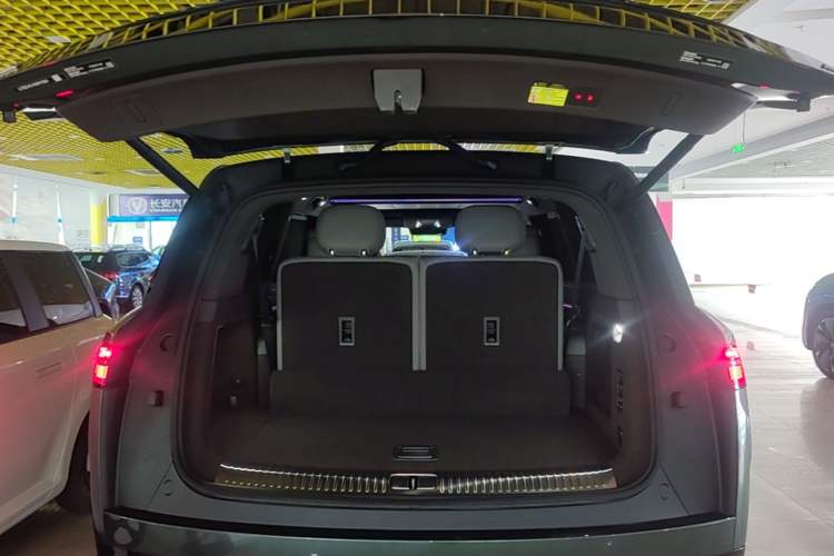 Used Denza N9 2025 Flagship Model Trunk