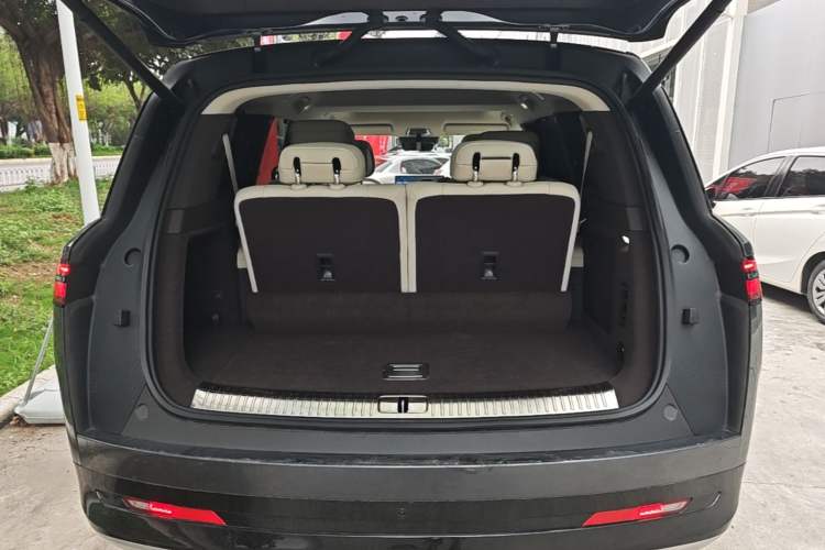Used Denza N9 2025 Prestige Version Trunk