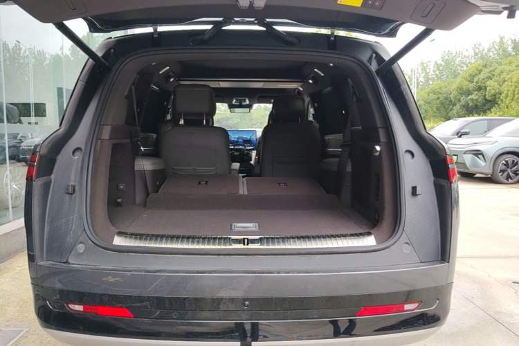 Used Denza N9 2025 Flagship Model Trunk