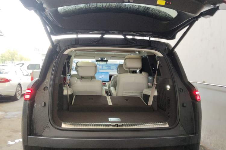 Used Denza N9 2025 Flagship Model Trunk
