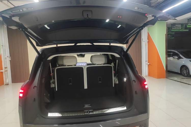 Used Denza N9 2025 Prestige Version Trunk