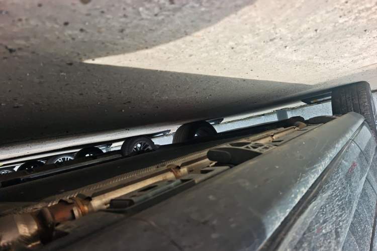 Used Denza N9 2025 Flagship Model Chassis Front Right