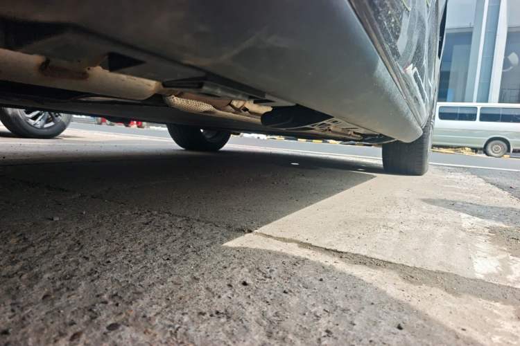 Used Denza N9 2025 Flagship Model Chassis Rear Right
