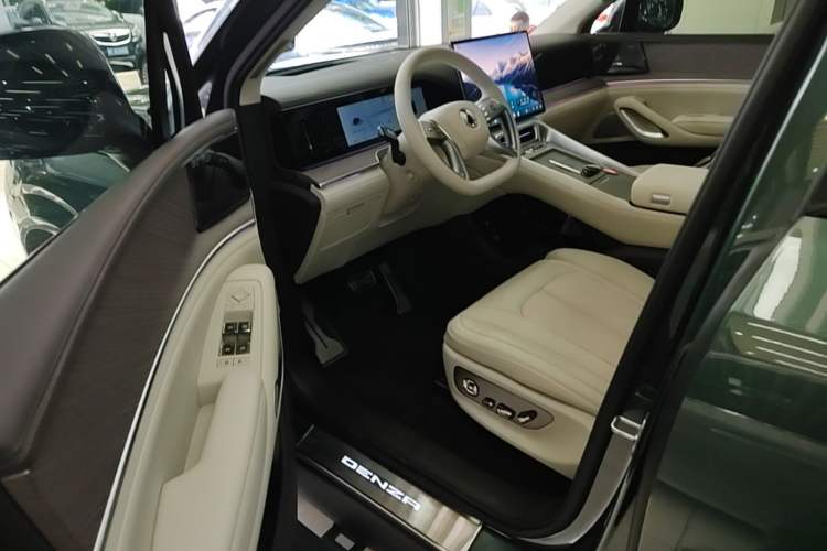 Used Denza N9 2025 Flagship Model Driver Seat