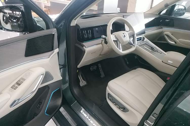 Used Denza N9 2025 Flagship Model Driver Seat
