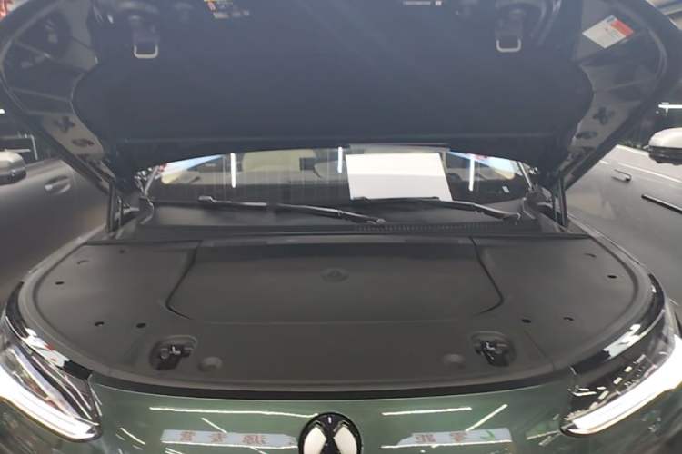 Used Denza N9 2025 Flagship Model Engine Bay