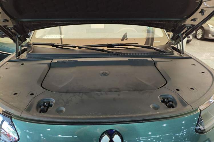 Used Denza N9 2025 Flagship Model Engine Bay