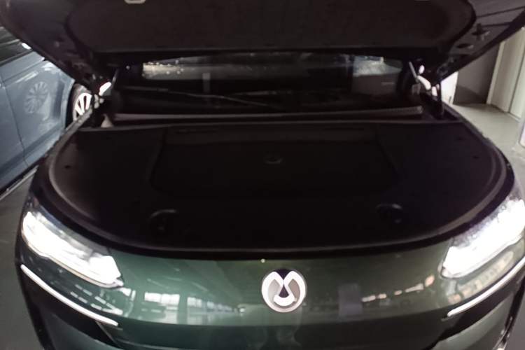 Used Denza N9 2025 Flagship Model Engine Bay