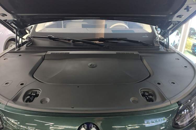 Used Denza N9 2025 Flagship Model Engine Bay