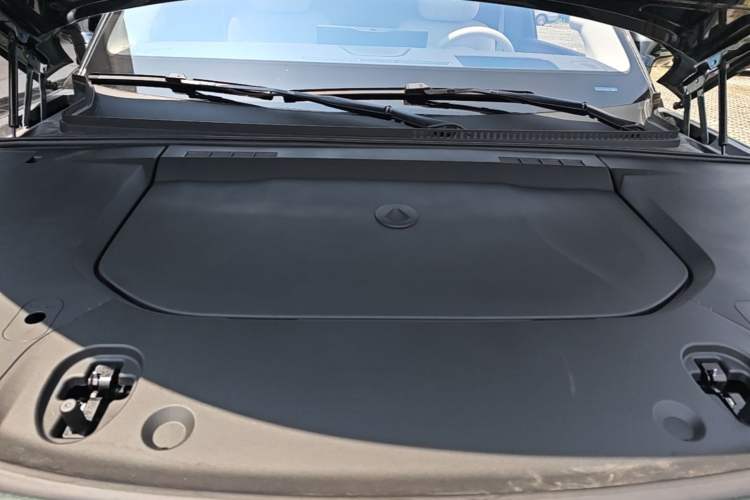 Used Denza N9 2025 Flagship Model Engine Bay