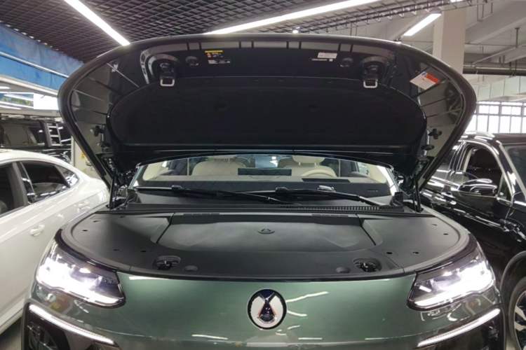 Used Denza N9 2025 Flagship Model Engine Bay