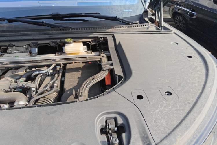 Used Denza N9 2025 Flagship Model Engine Bay Left