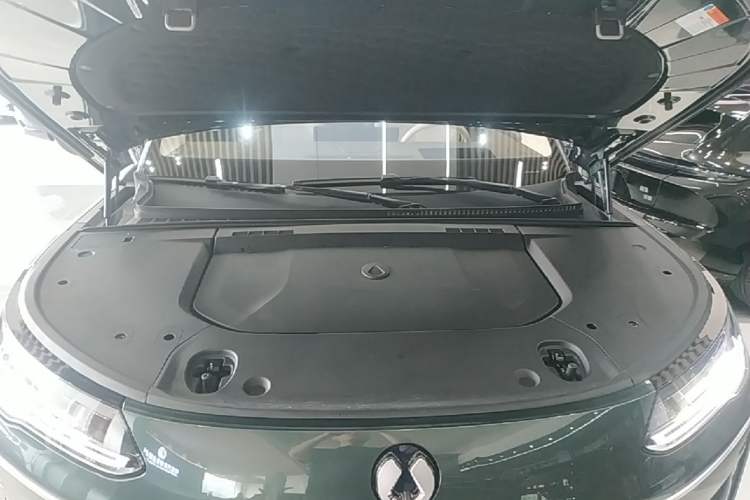 Used Denza N9 2025 Flagship Model Engine Bay