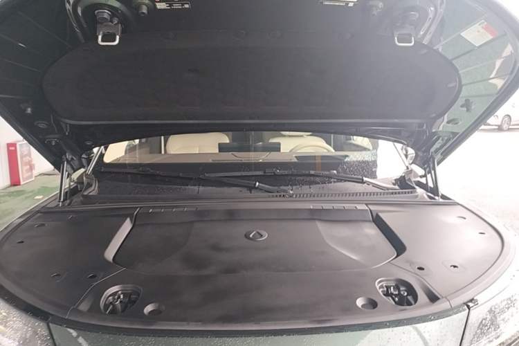 Used Denza N9 2025 Flagship Model Engine Bay