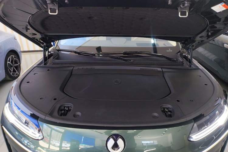 Used Denza N9 2025 Flagship Model Engine Bay