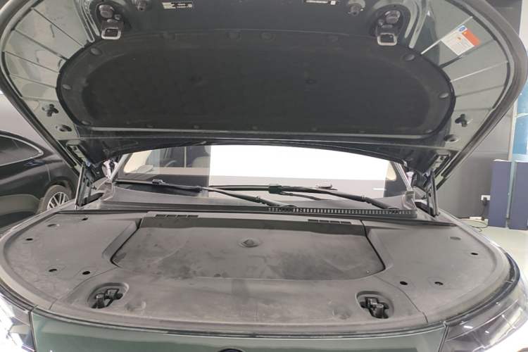 Used Denza N9 2025 Flagship Model Engine Bay