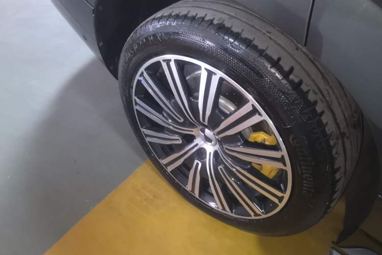 Used Denza N9 2025 Flagship Model Exterior 8