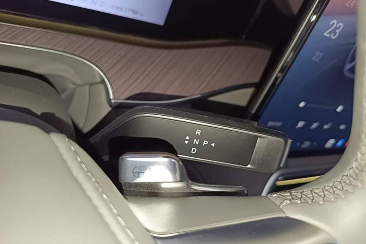 Used Denza N9 2025 Flagship Model Gear Lever