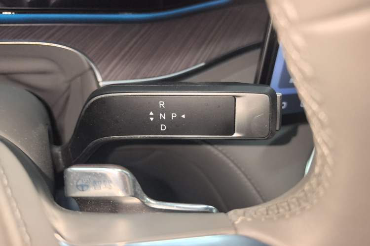 Used Denza N9 2025 Flagship Model Gear Lever