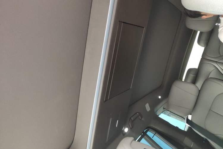 Used Denza N9 2025 Flagship Model Headliner