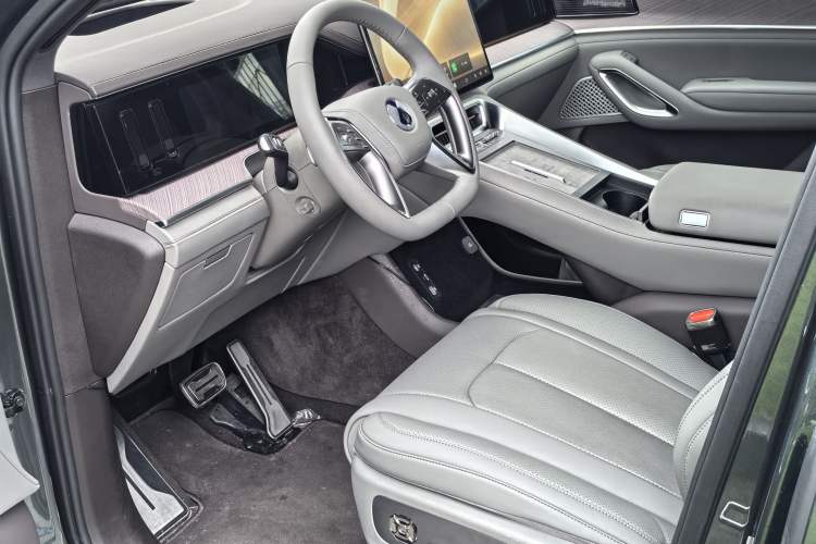 Used Denza N9 2025 Flagship Model Interior 3