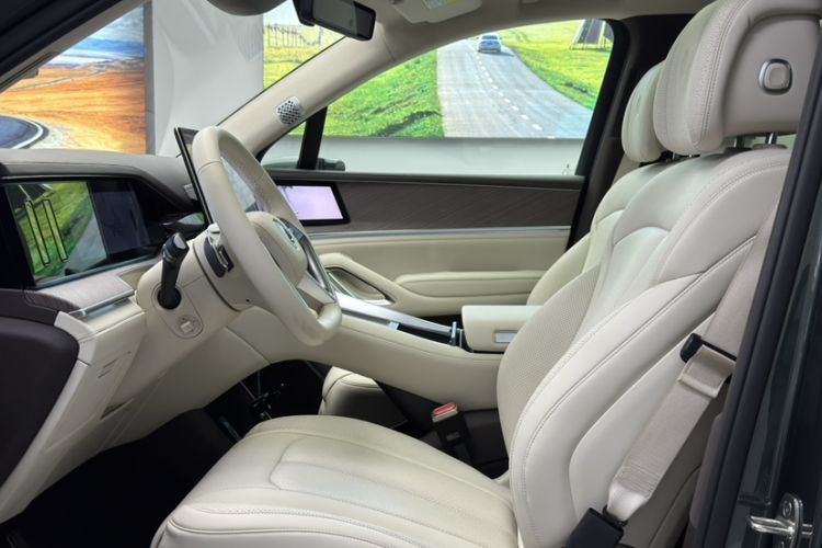 Used Denza N9 2025 Flagship Model Interior 4
