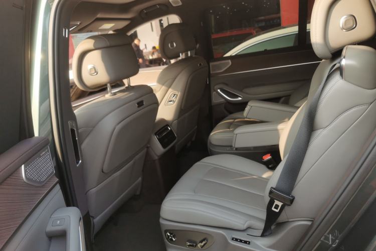 Used Denza N9 2025 Prestige Version Interior 4
