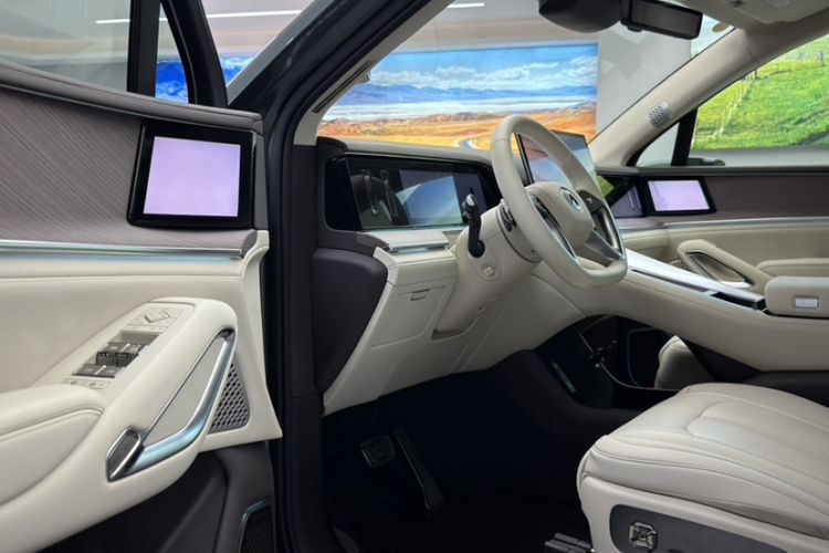 Used Denza N9 2025 Flagship Model Interior 6