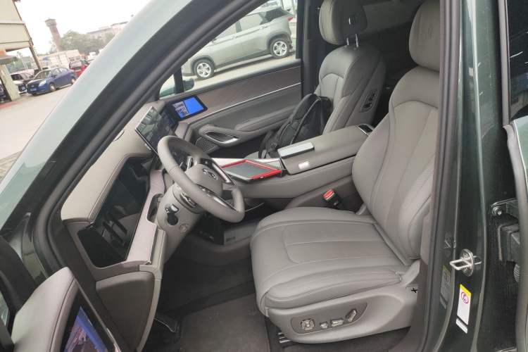 Used Denza N9 2025 Flagship Model Left Front Seat