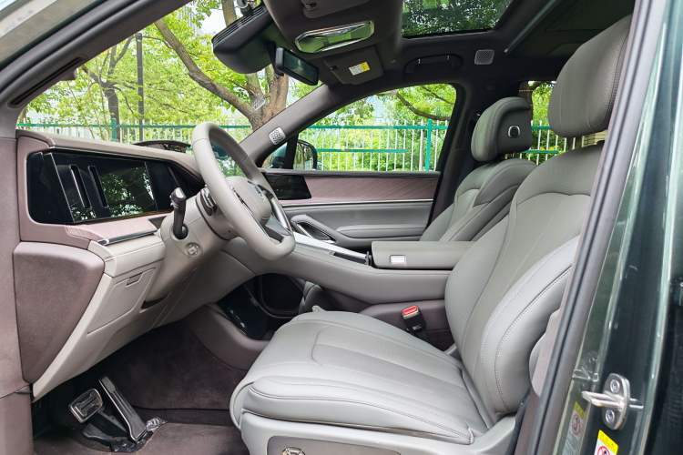 Used Denza N9 2025 Flagship Model Left Front Seat