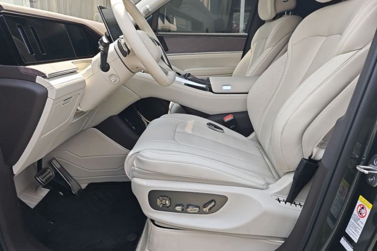 Used Denza N9 2025 Flagship Model Left Front Seat