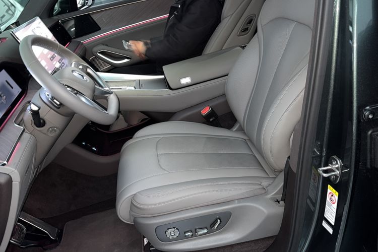 Used Denza N9 2025 Flagship Model Left Front Seat