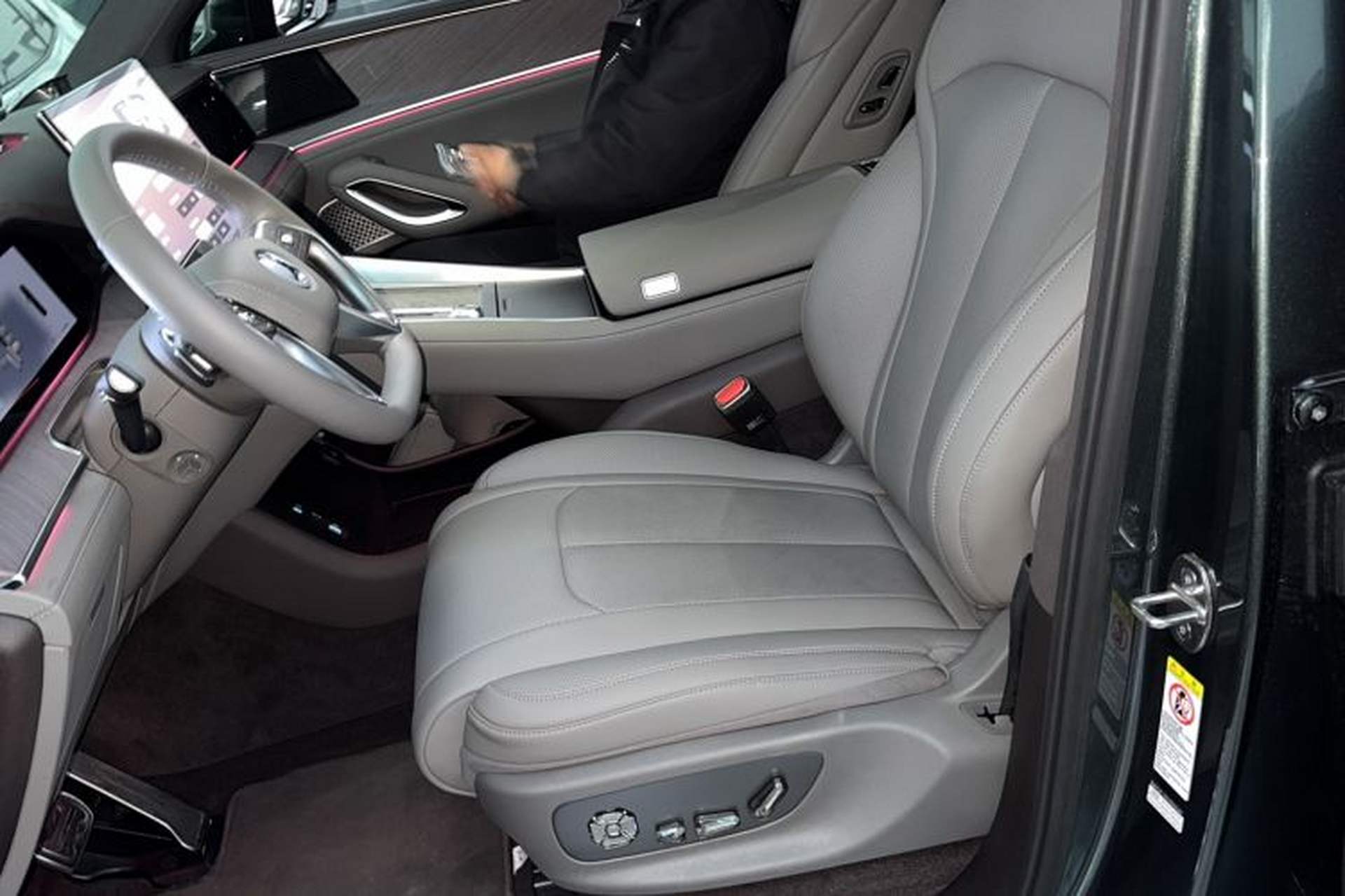 Used Denza N9 2025 Flagship Model Left Front Seat